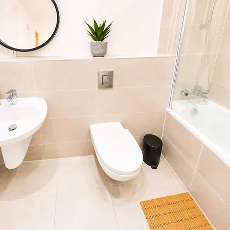 Free Parking Stokes Croft 2-bed Flat Sleeps 5 Bristol