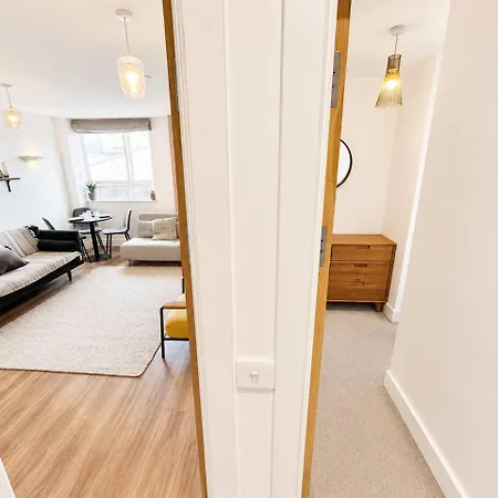 Free Parking Stokes Croft 2-bed Flat Sleeps 5 * Bristol